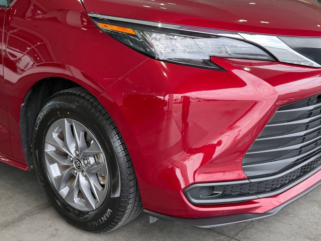 Certified 2022 Toyota Sienna LE AWD/4WD image 9