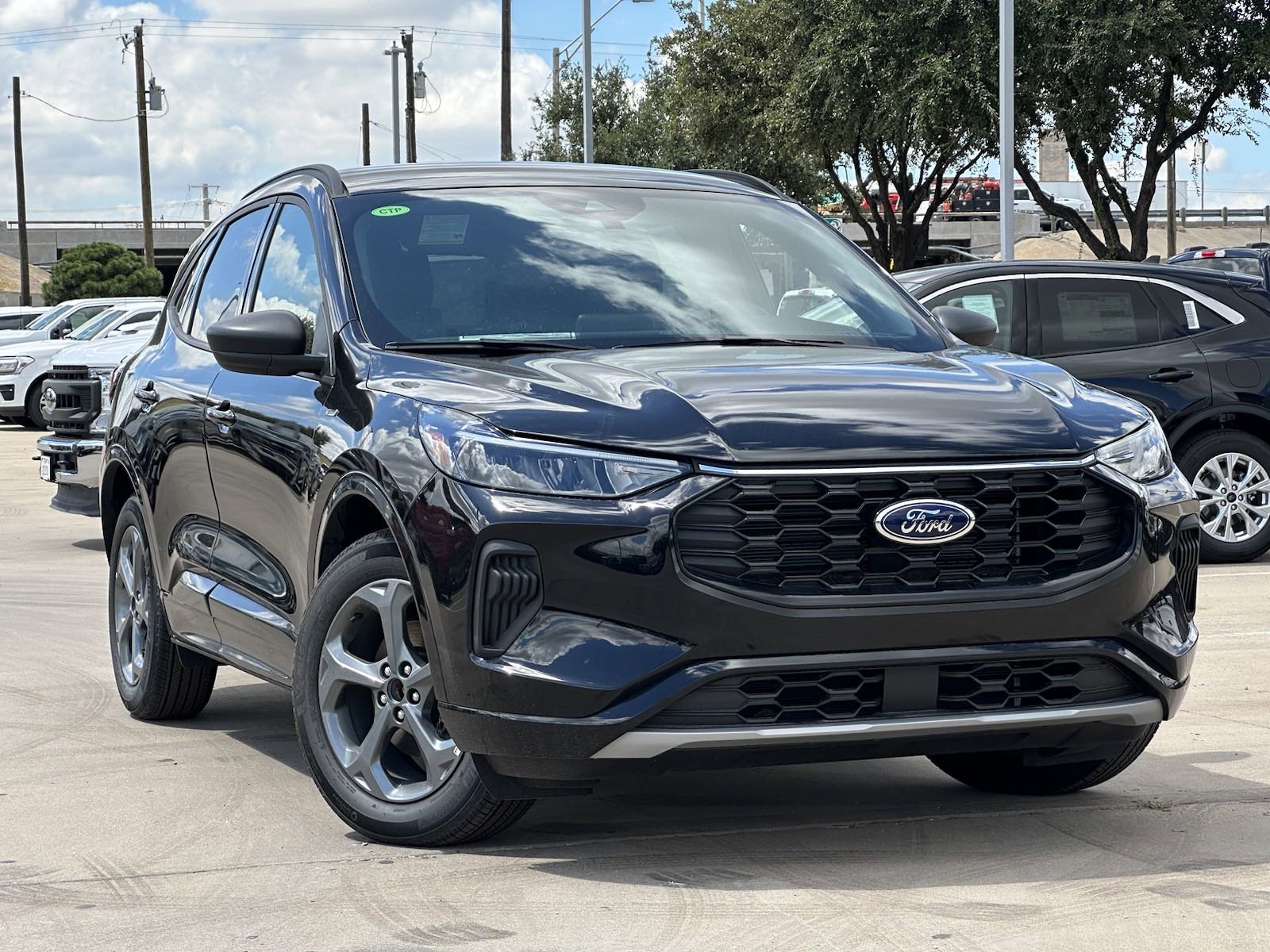 New 2024 Ford Escape ST-Line w/ Equipment Group 301A FWD image 2