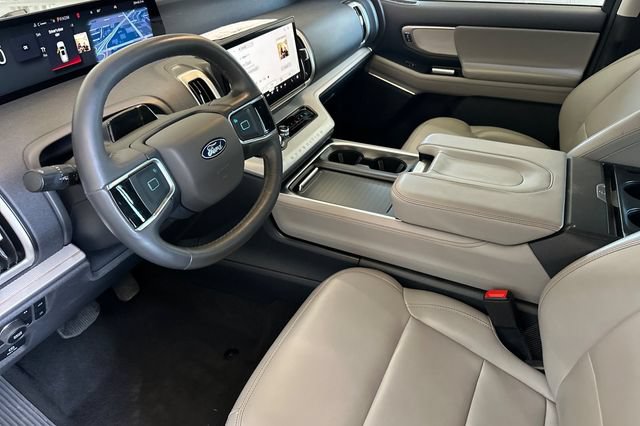 Used 2025 Ford Expedition Active AWD/4WD image 9