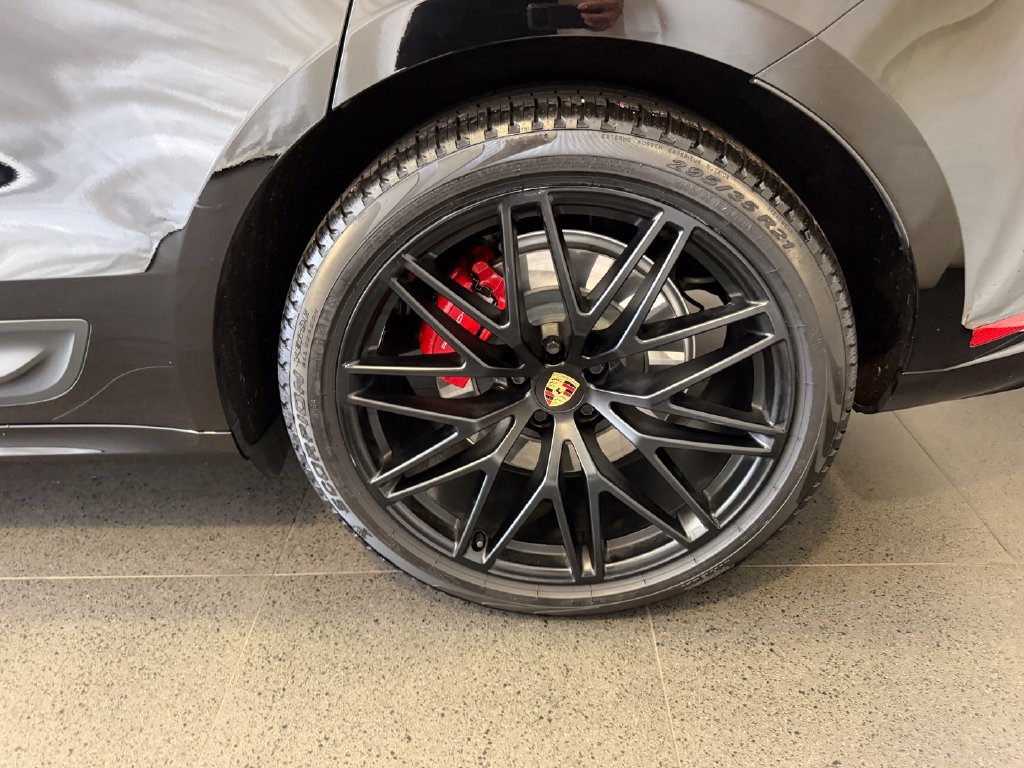 Certified 2023 Porsche Macan GTS AWD/4WD image 11