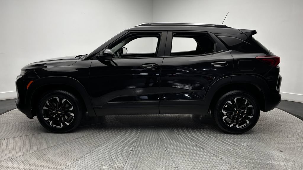 Used 2023 Chevrolet TrailBlazer LT AWD/4WD image 2