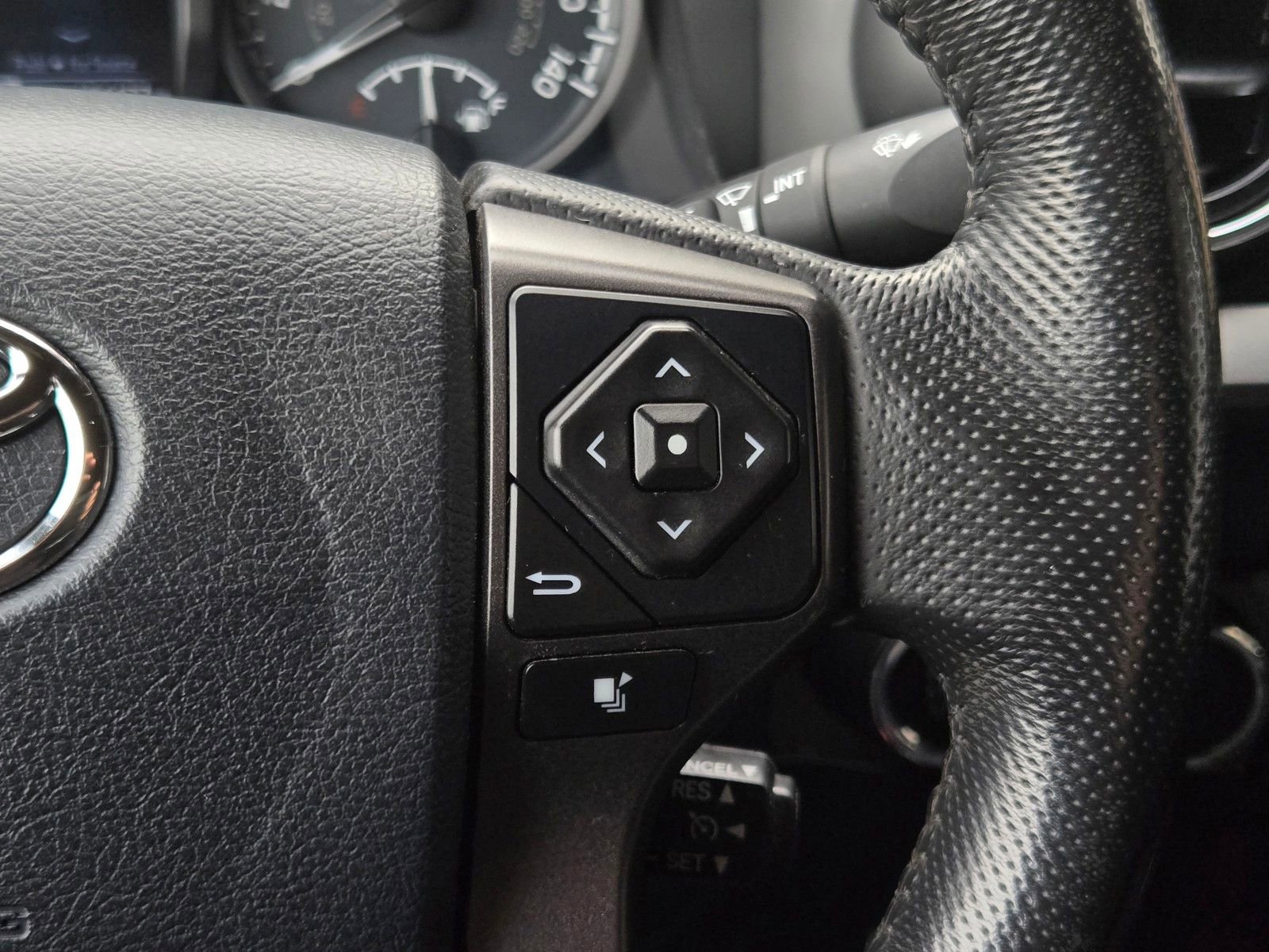 Used 2017 Toyota Tacoma TRD Sport image 21