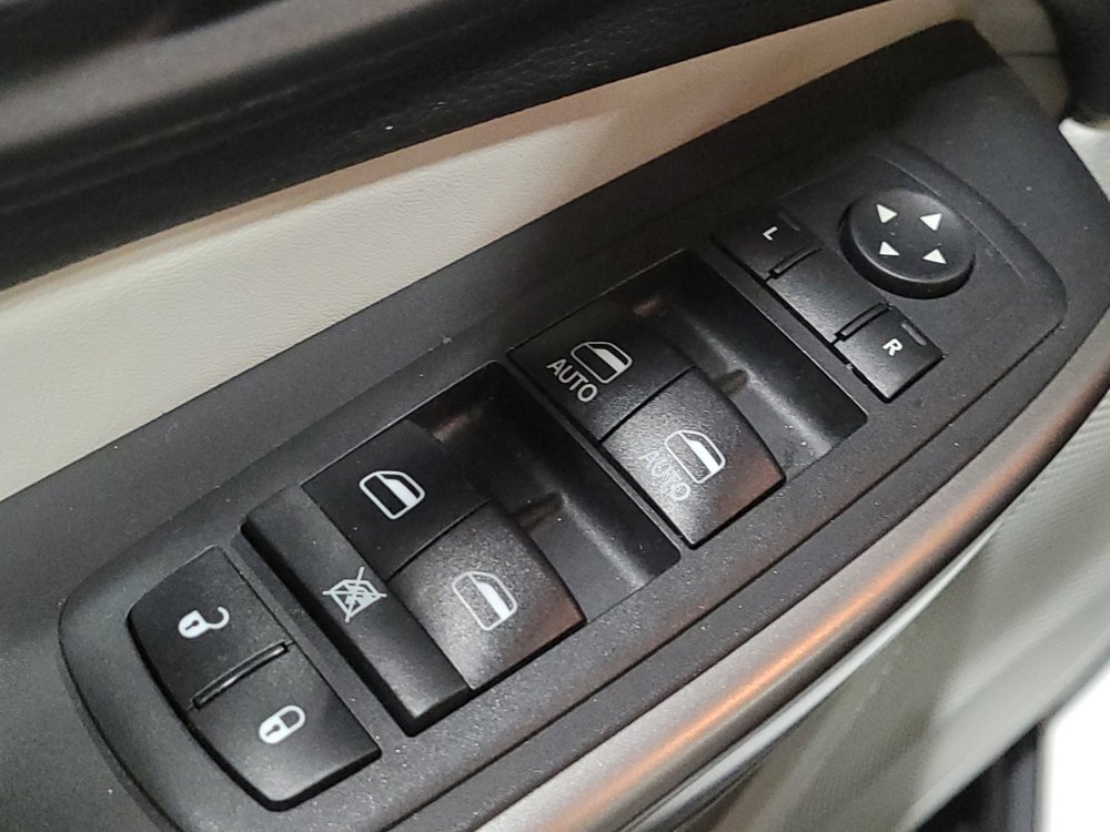 Used 2019 Jeep Cherokee Limited w/ Luxury Group image 27