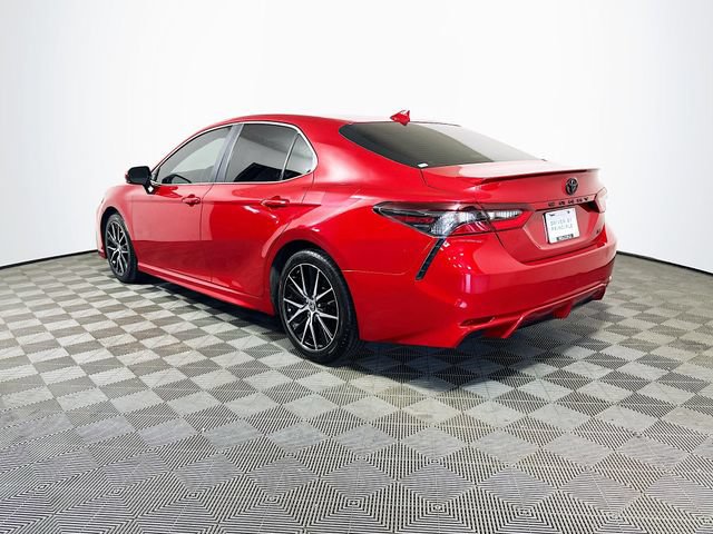 Used 2024 Toyota Camry SE w/ Cold Weather Package FWD image 6
