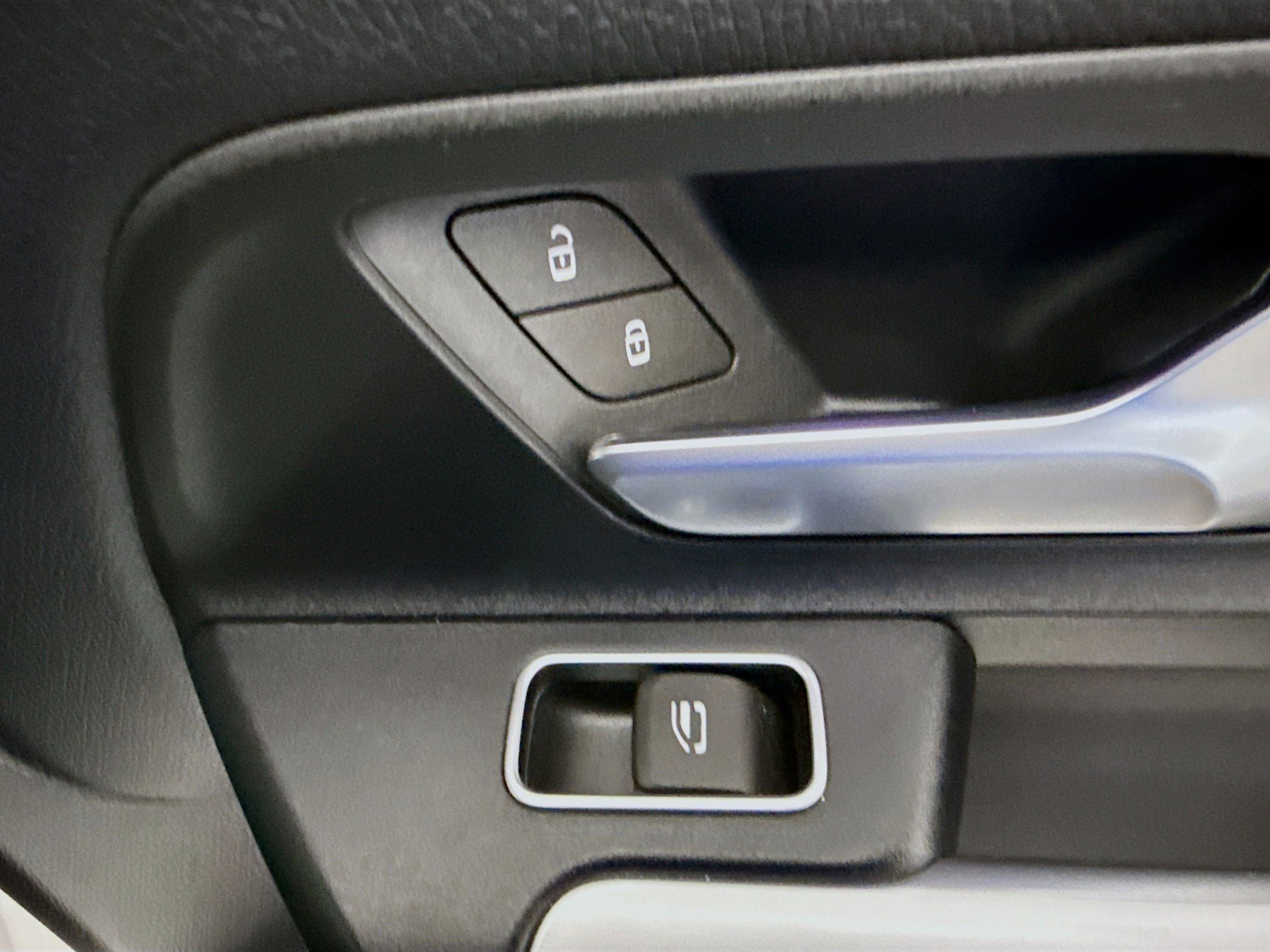 Used 2024 Mercedes-Benz EQB 300 4MATIC image 31