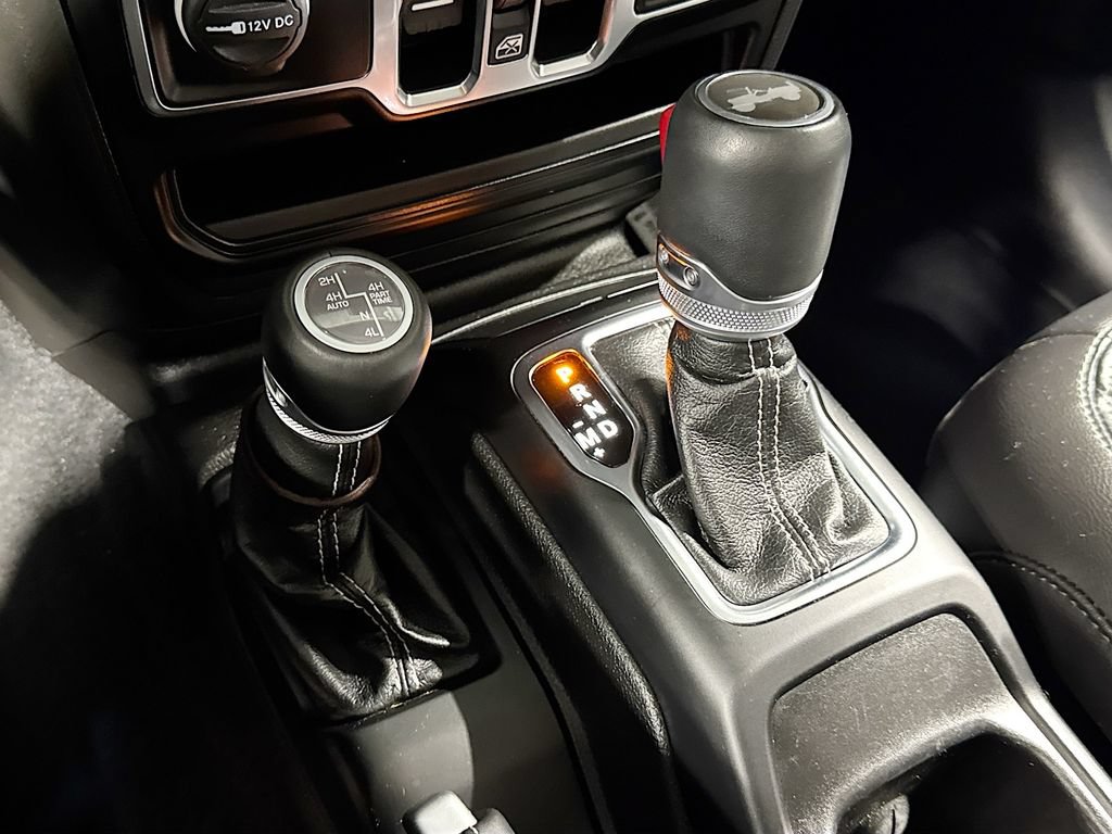 Used 2022 Jeep Wrangler Unlimited Sahara AWD/4WD image 19