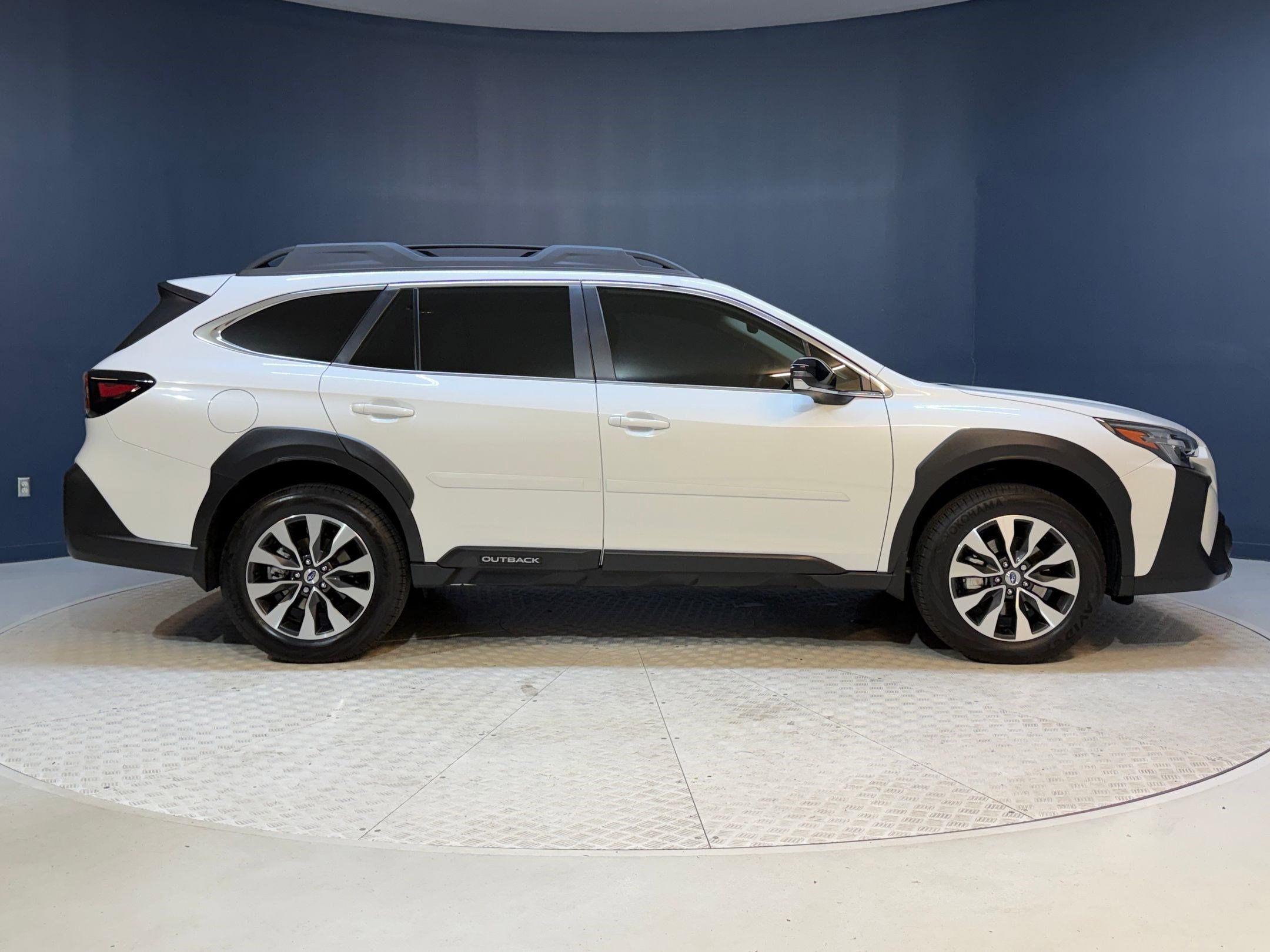 Used 2025 Subaru Outback Limited w/ Popular Package #2 AWD/4WD image 8