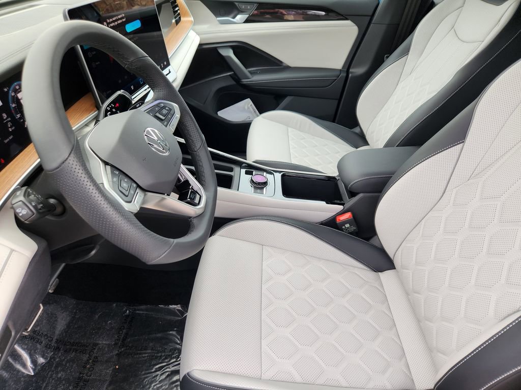 New 2026 Volkswagen Tiguan SEL R-Line image 4