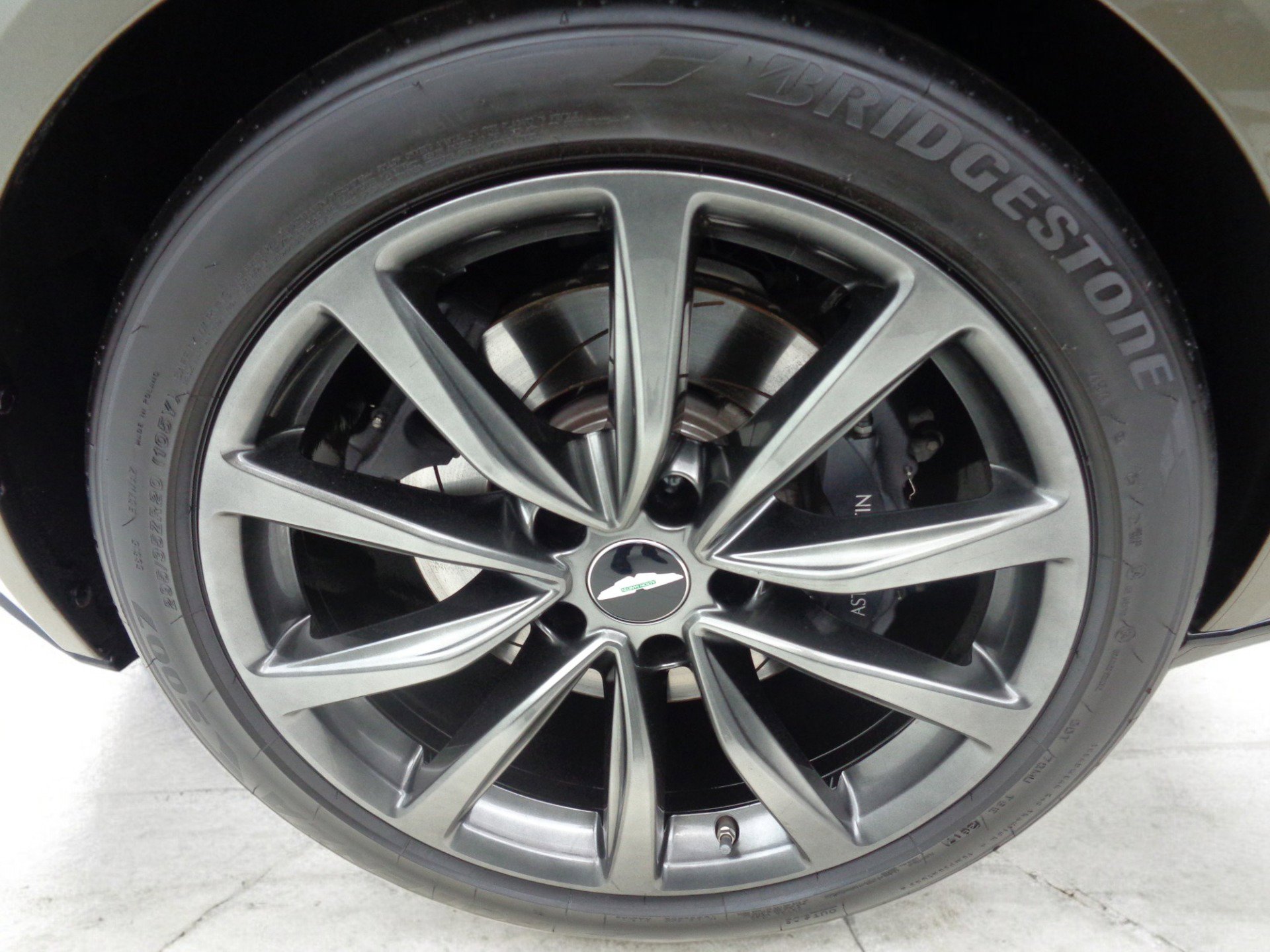 Used 2018 Aston Martin DB11 V12 image 38