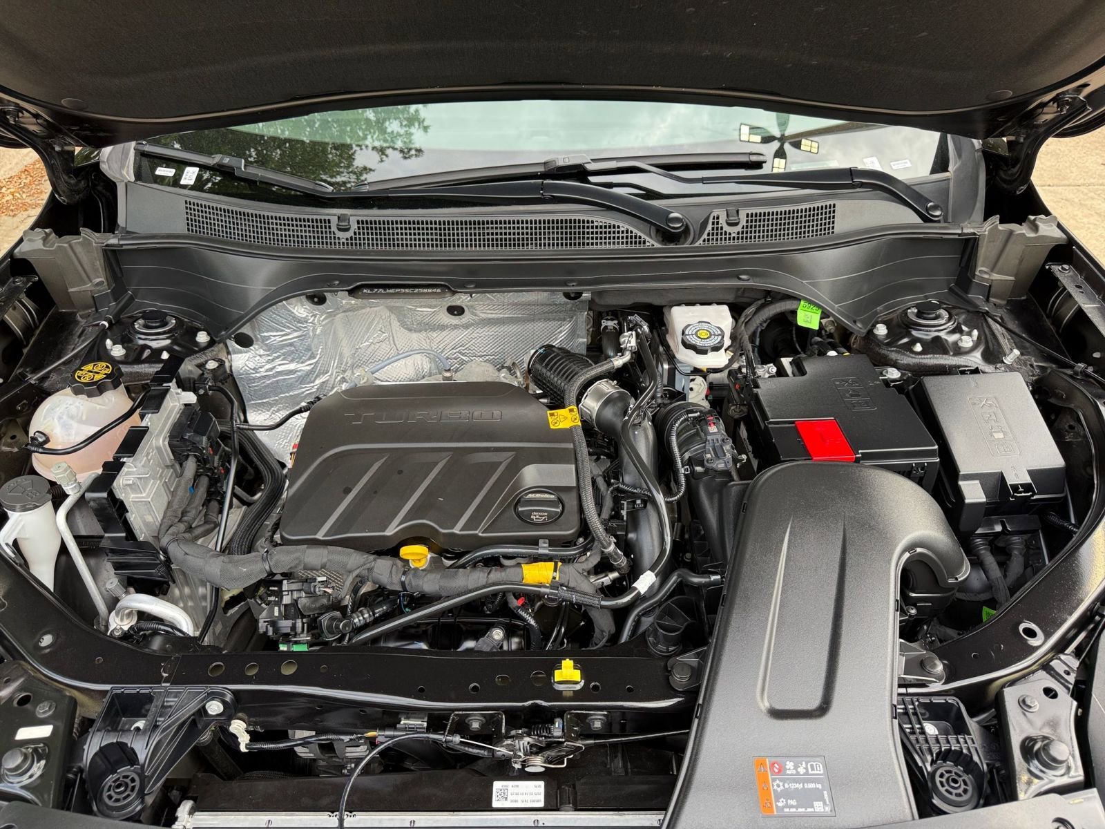 Used 2025 Chevrolet Trax LT image 32