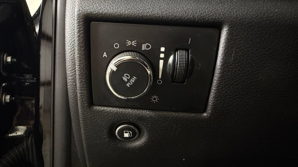 Used 2019 Jeep Grand Cherokee Altitude AWD/4WD image 18