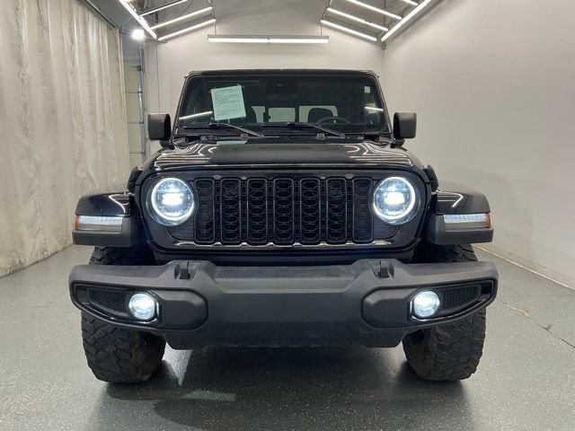 Used 2024 Jeep Gladiator Sport AWD/4WD image 3