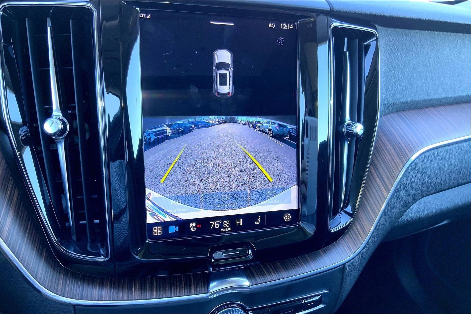 Used 2022 Volvo XC60 B5 Momentum w/ Climate Package image 27