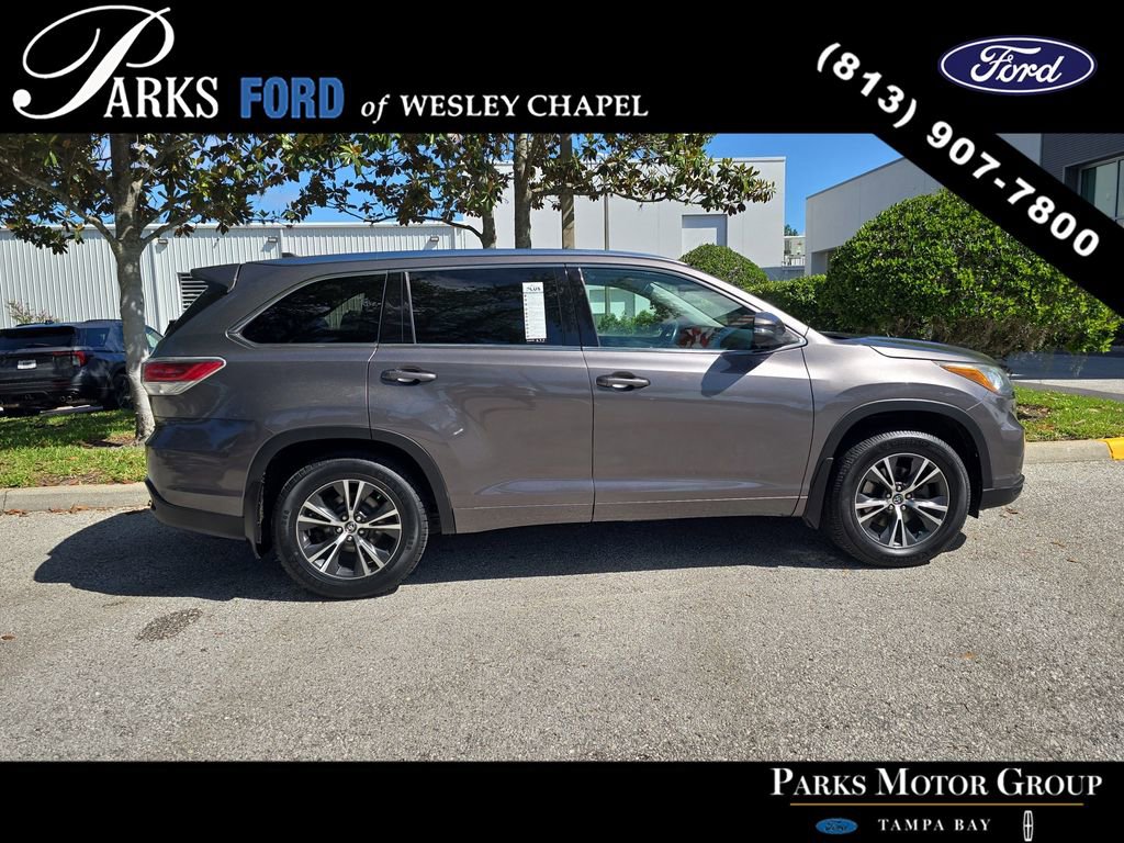Used 2016 Toyota Highlander XLE AWD/4WD image 3