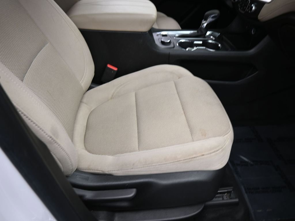 Used 2023 Chevrolet Traverse LS image 37