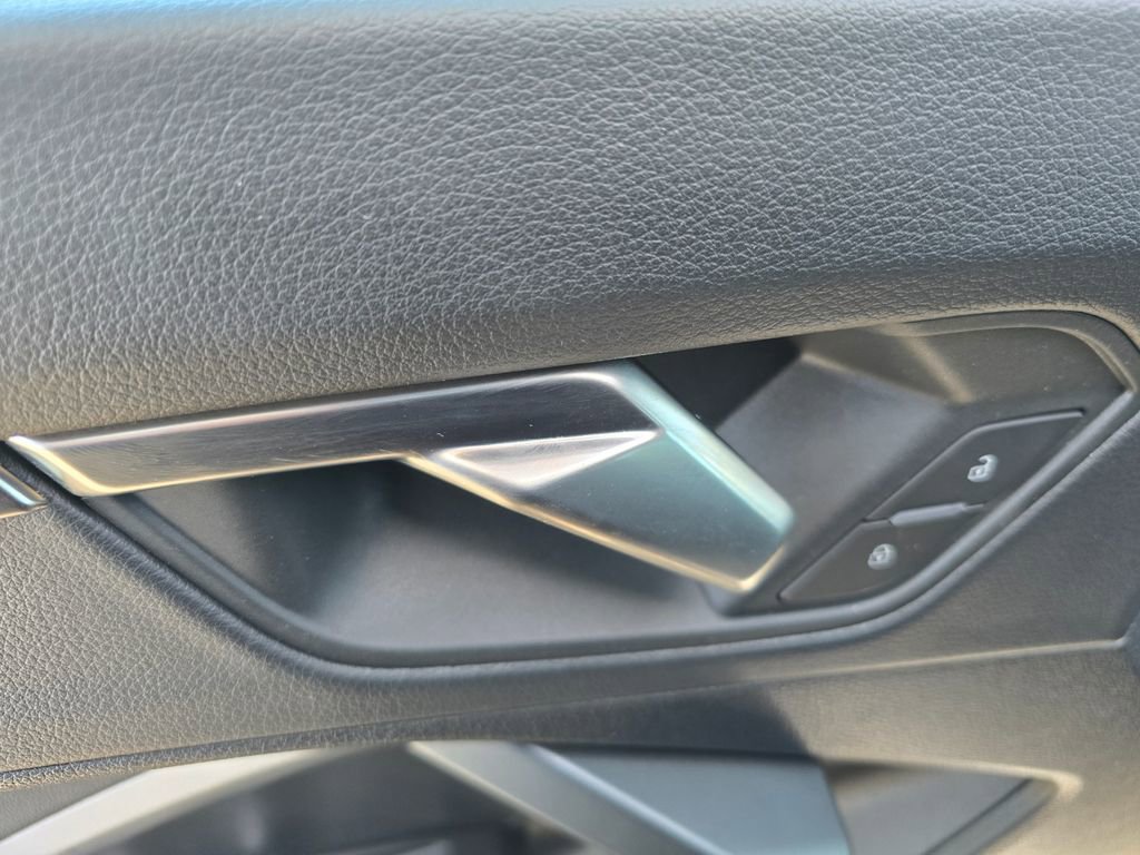 Used 2025 Audi Q3 2.0T Premium w/ Convenience Package image 21