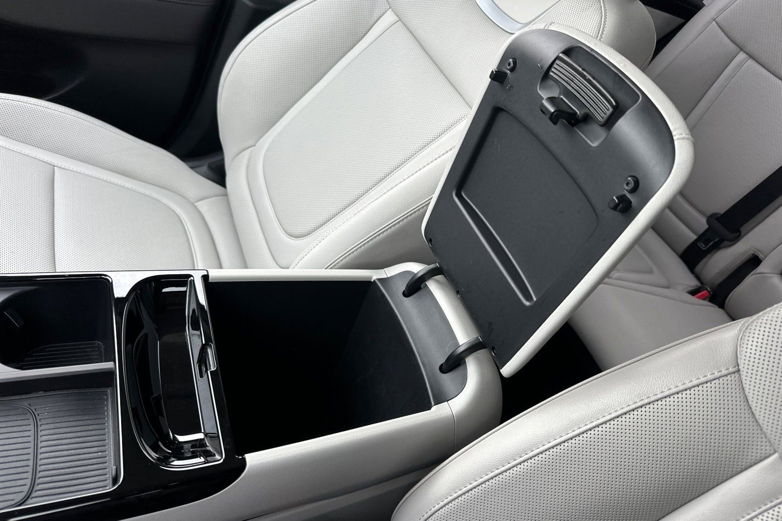 Used 2025 Hyundai Tucson Limited image 32