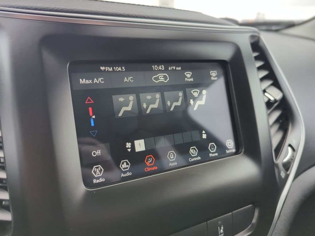 Used 2021 Jeep Cherokee Latitude image 16