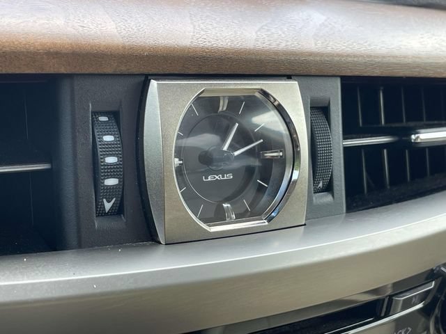 Used 2021 Lexus LX 570 4WD w/ Luxury Package image 31