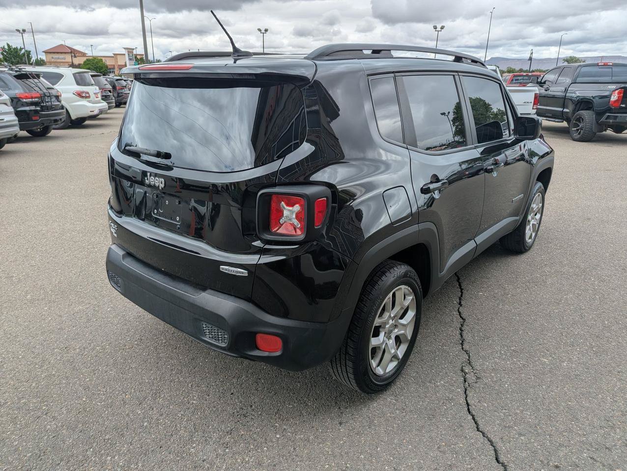 Used 2017 Jeep Renegade Latitude w/ Cold Weather Group AWD/4WD image 5