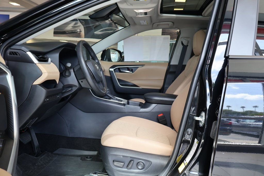 Used 2025 Toyota RAV4 XLE w/ Convenience Package FWD image 10