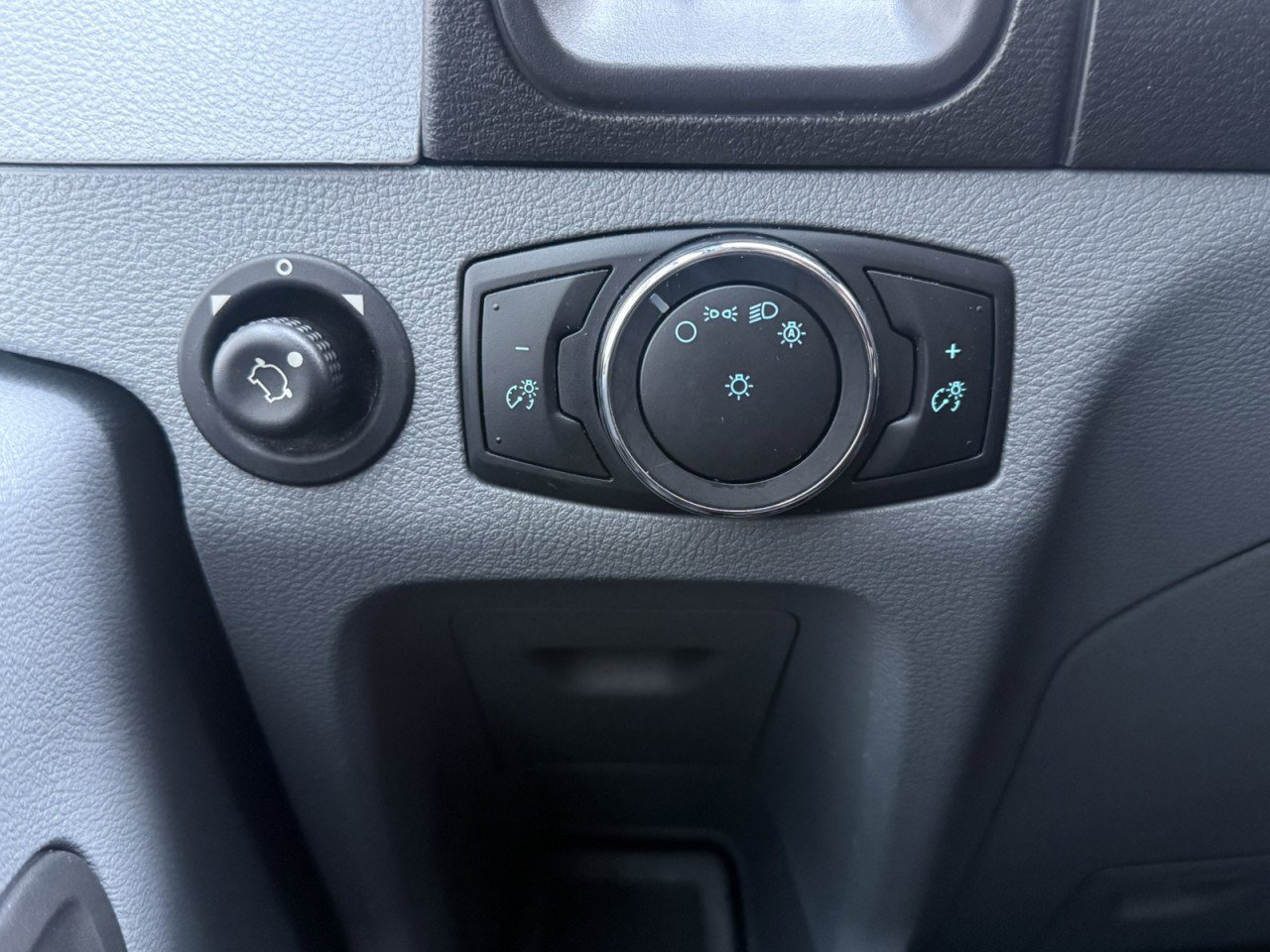 Used 2017 Ford Transit 350 XLT image 21