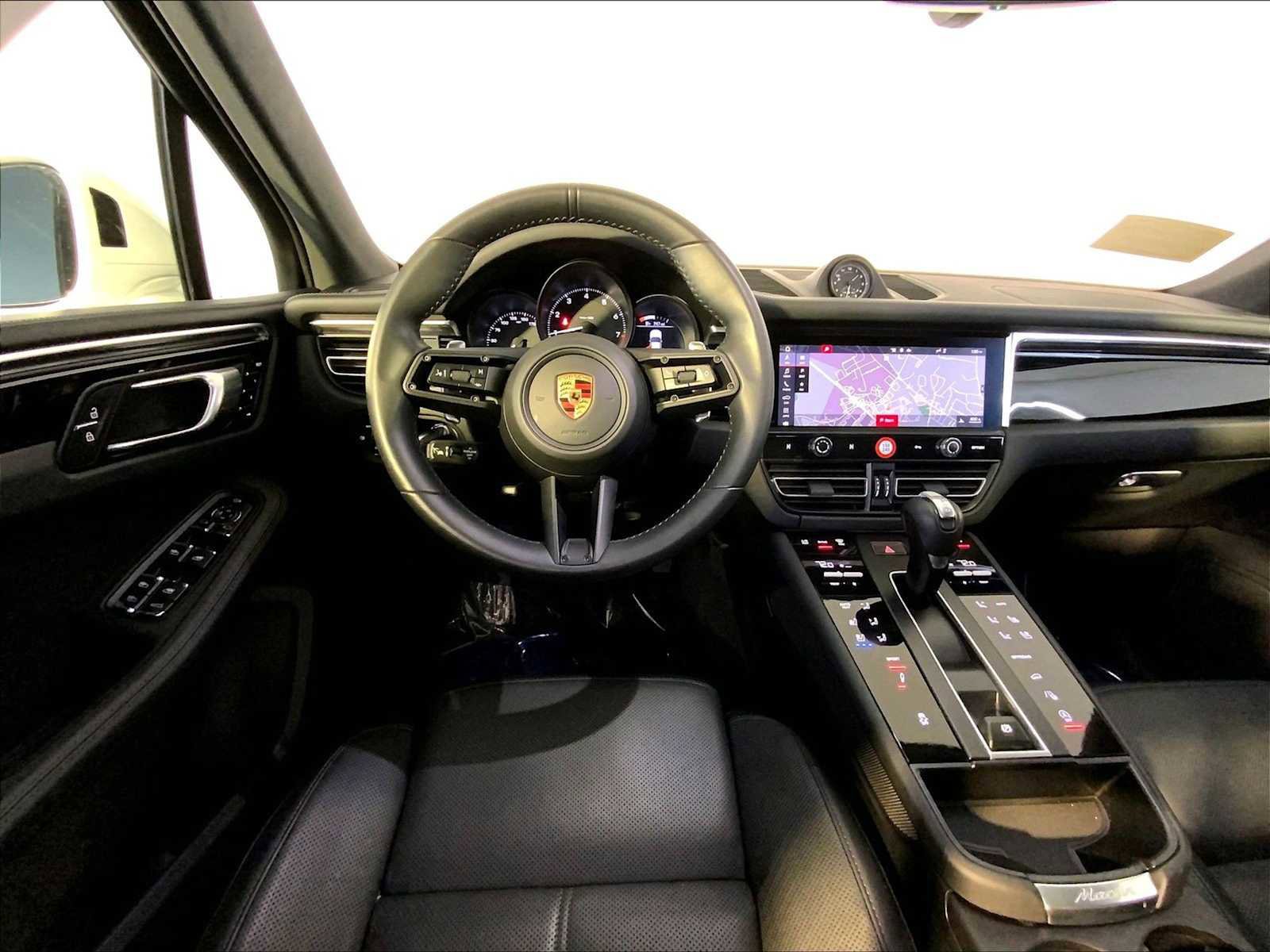 Certified 2023 Porsche Macan image 13