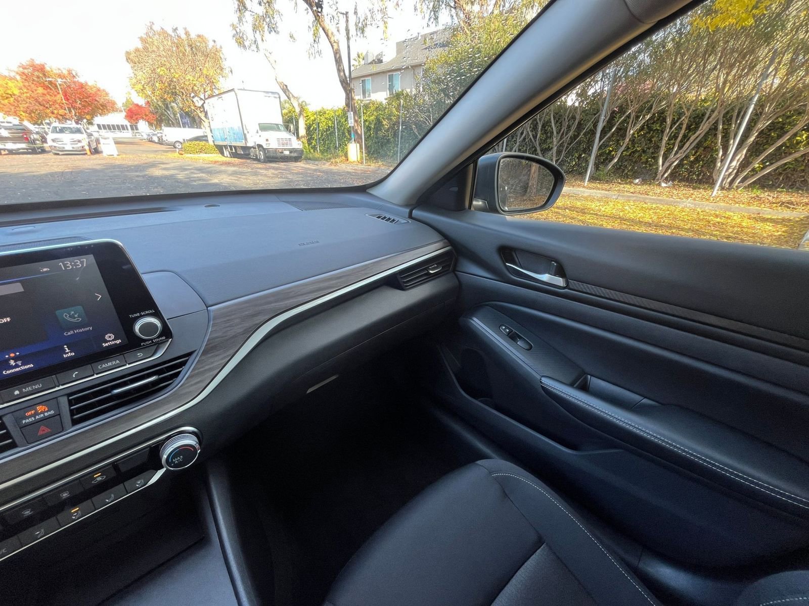 Used 2025 Nissan Altima 2.5 SV image 34