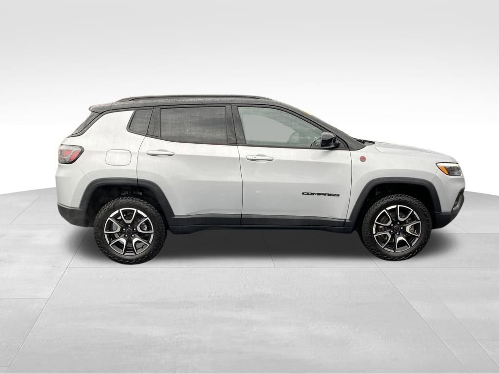 Used 2025 Jeep Compass Trailhawk w/ Trailhawk Elite Group image 33