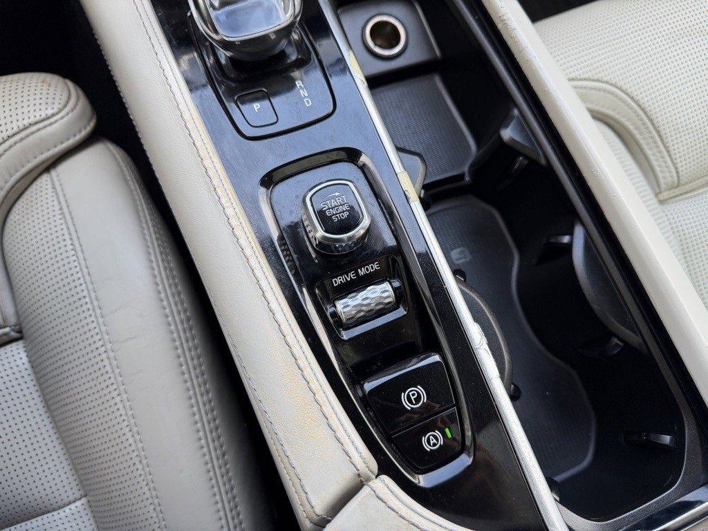 Used 2020 Volvo XC90 T8 Inscription image 26