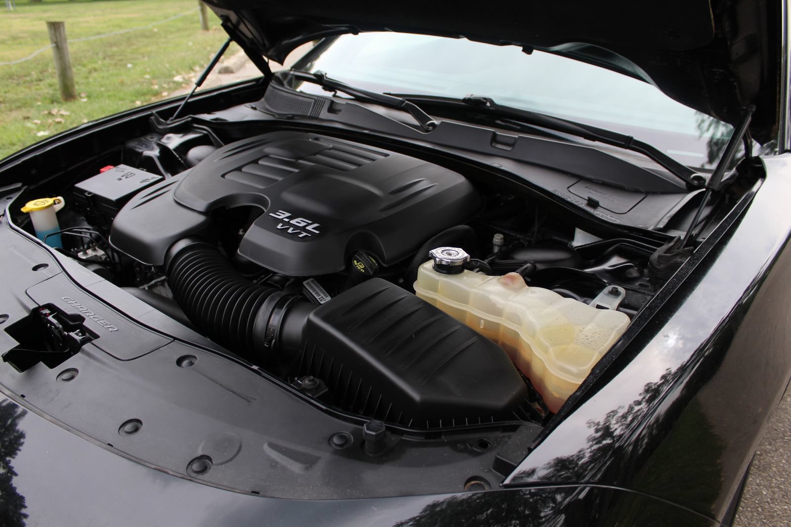 Used 2020 Dodge Charger SXT w/ Blacktop Package RWD image 25