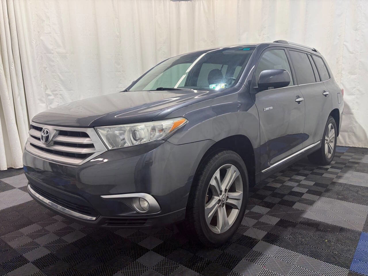 Used 2012 Toyota Highlander Limited w/ Tow Pkg image 2