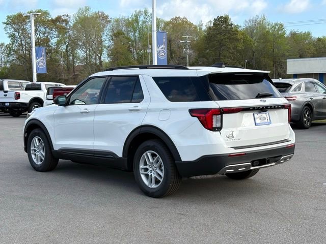 New 2026 Ford Explorer Active RWD image 3