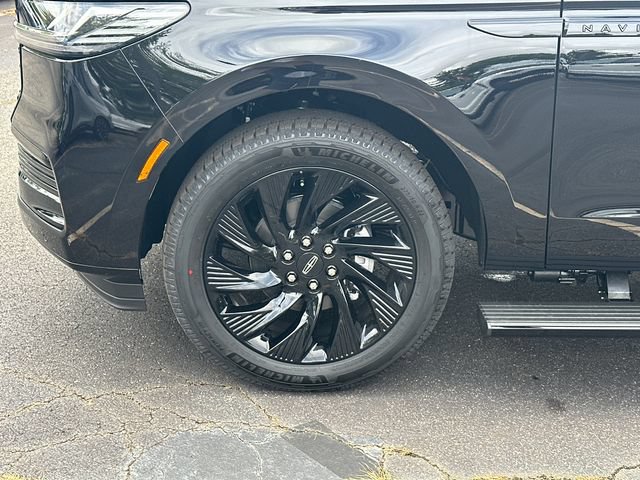 New 2026 Lincoln Navigator L Reserve w/ Jet Appearance Package AWD/4WD image 12