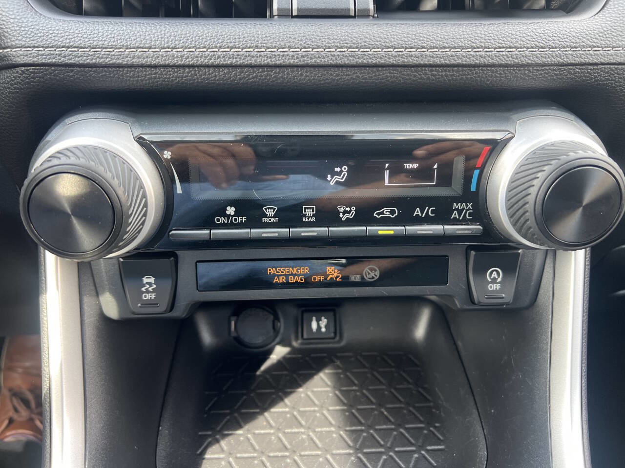 Used 2019 Toyota RAV4 LE w/ All Weather Liner Package AWD/4WD image 13