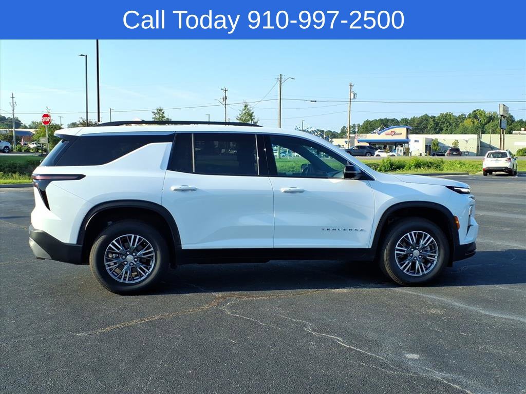 Used 2026 Chevrolet Traverse LT w/ Driver Confidence Package FWD image 7