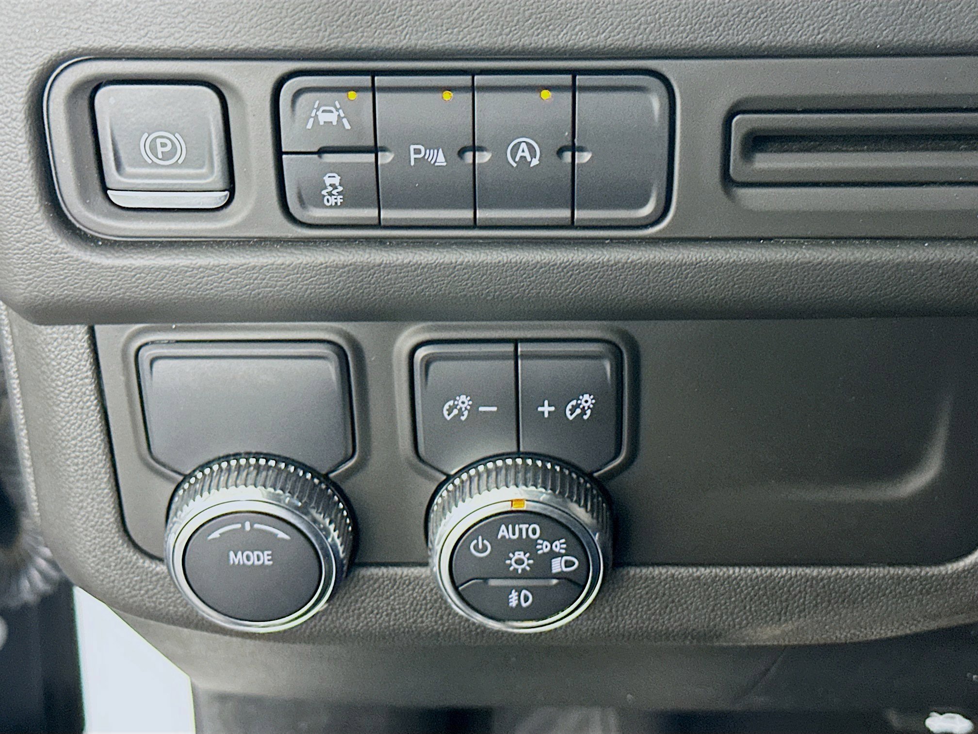 Used 2024 GMC Yukon SLT image 16