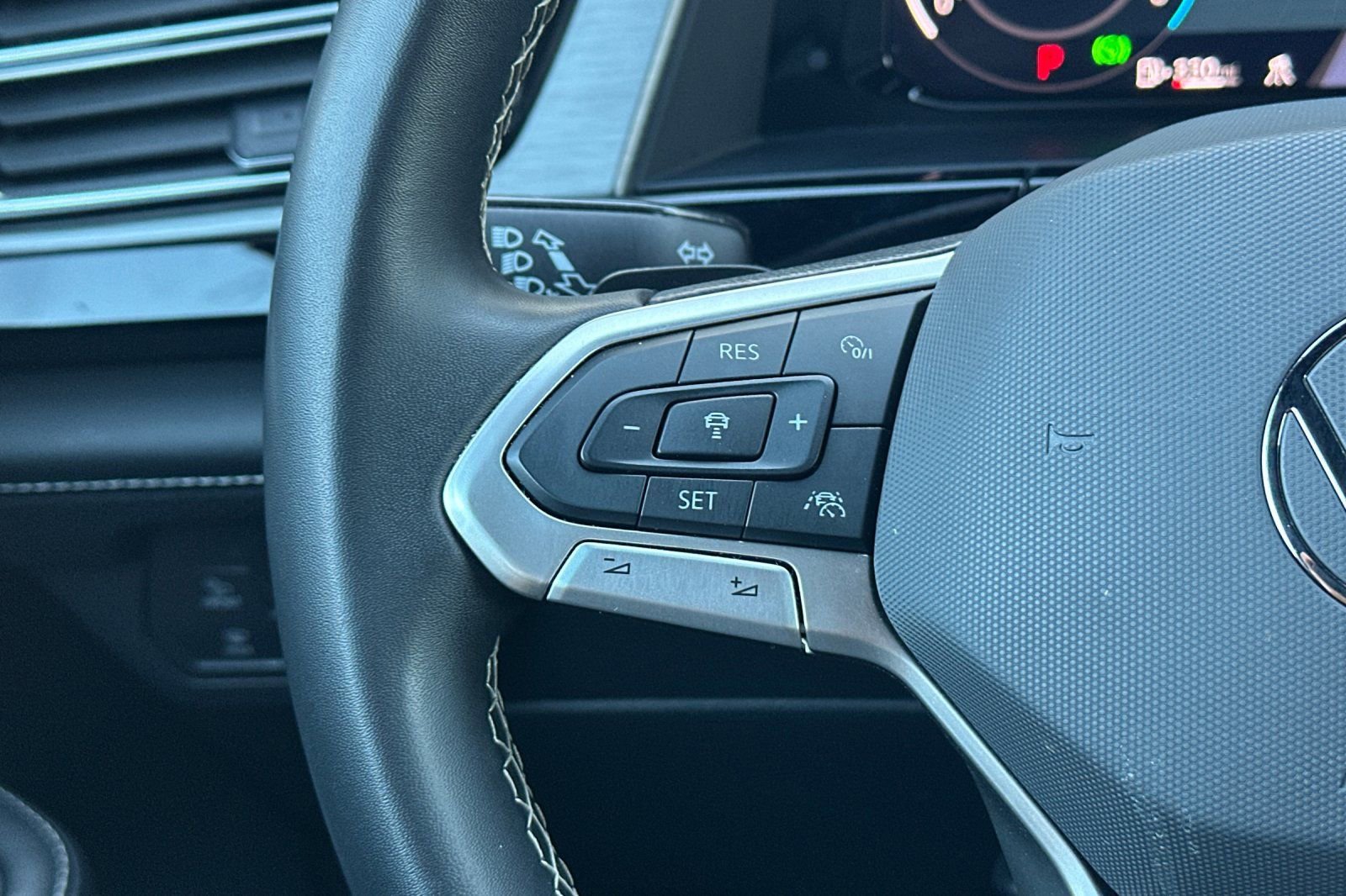 Used 2024 Volkswagen Atlas Cross Sport SE image 27