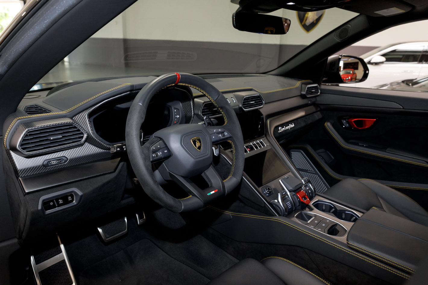 Used 2024 Lamborghini Urus Performante AWD/4WD image 43
