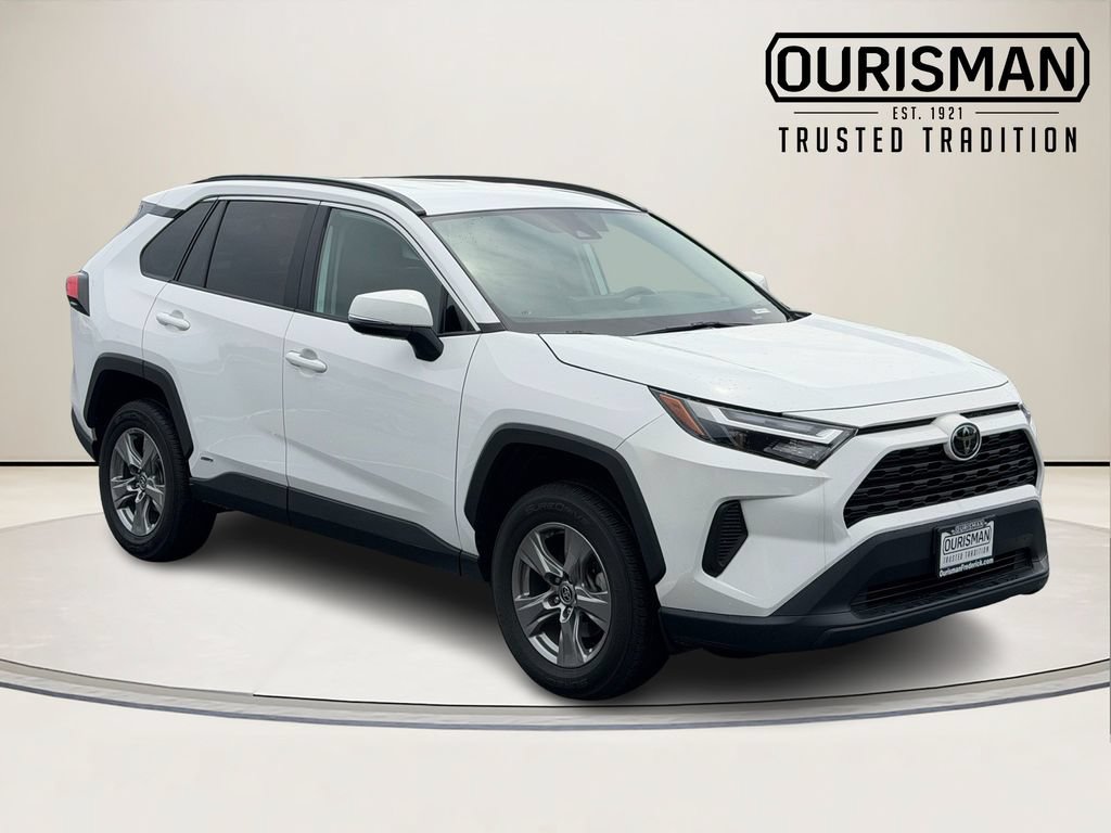 Used 2025 Toyota RAV4 XLE AWD/4WD image 1