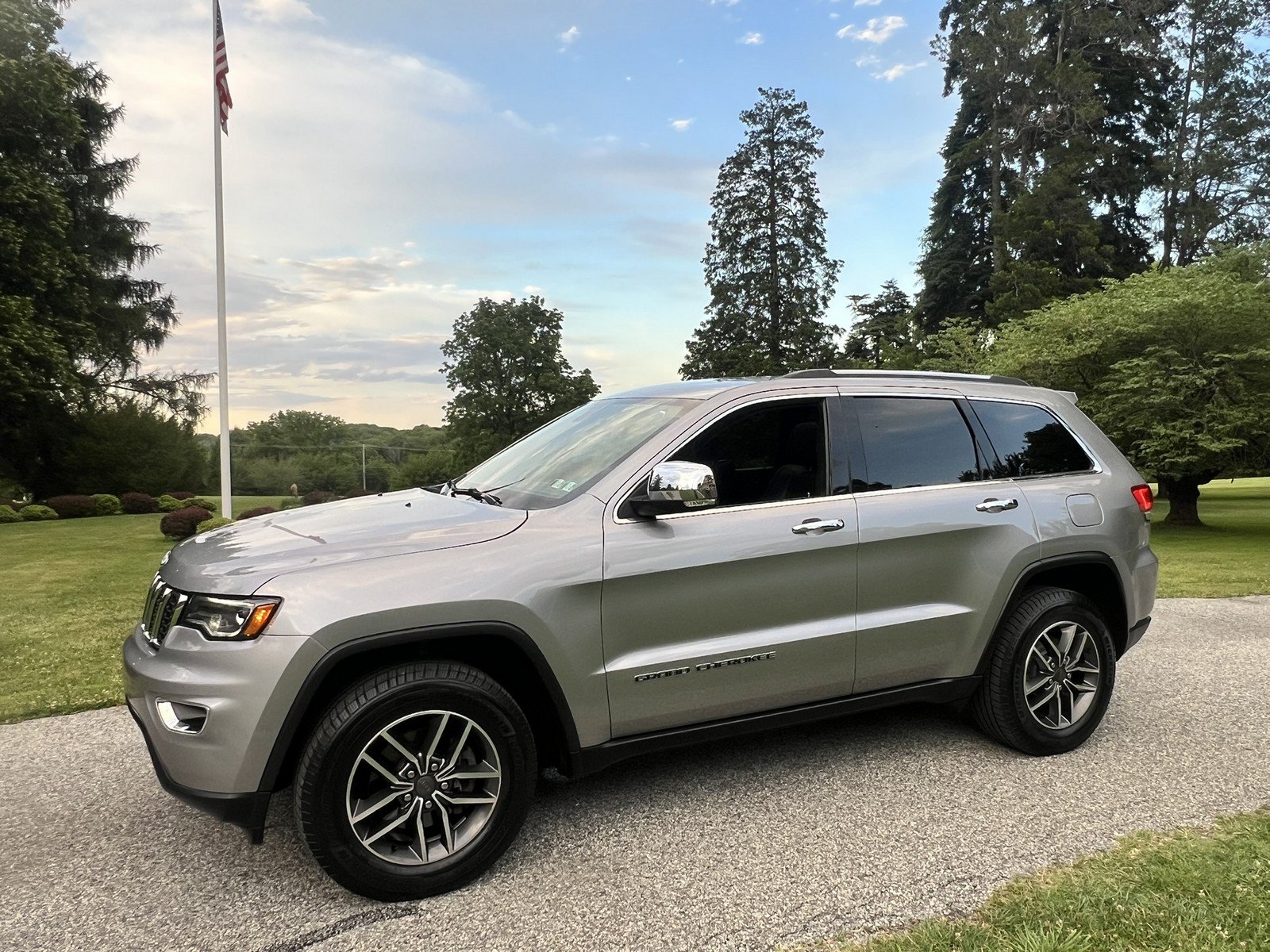 Used 2019 Jeep Grand Cherokee Limited w/ Luxury Group II AWD/4WD image 5
