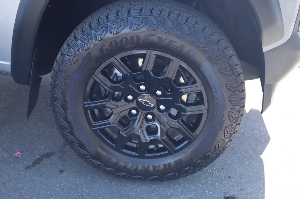 Used 2025 Chevrolet Colorado Trail Boss AWD/4WD image 10