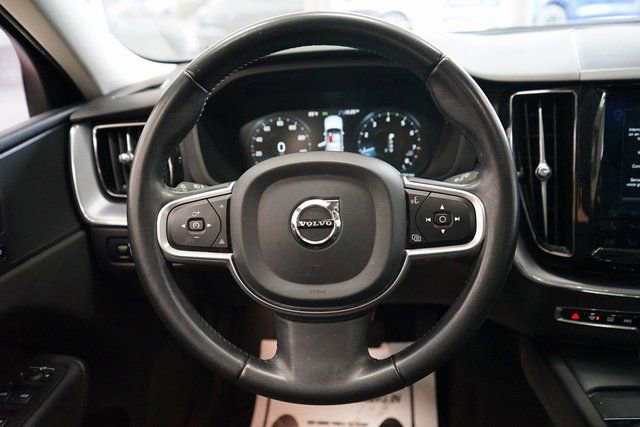 Used 2020 Volvo XC60 T5 Momentum image 31