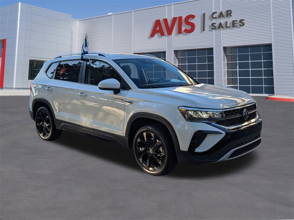 Used 2024 Volkswagen Taos SE image 3