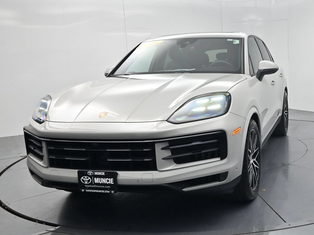 Used 2025 Porsche Cayenne S AWD/4WD image 3