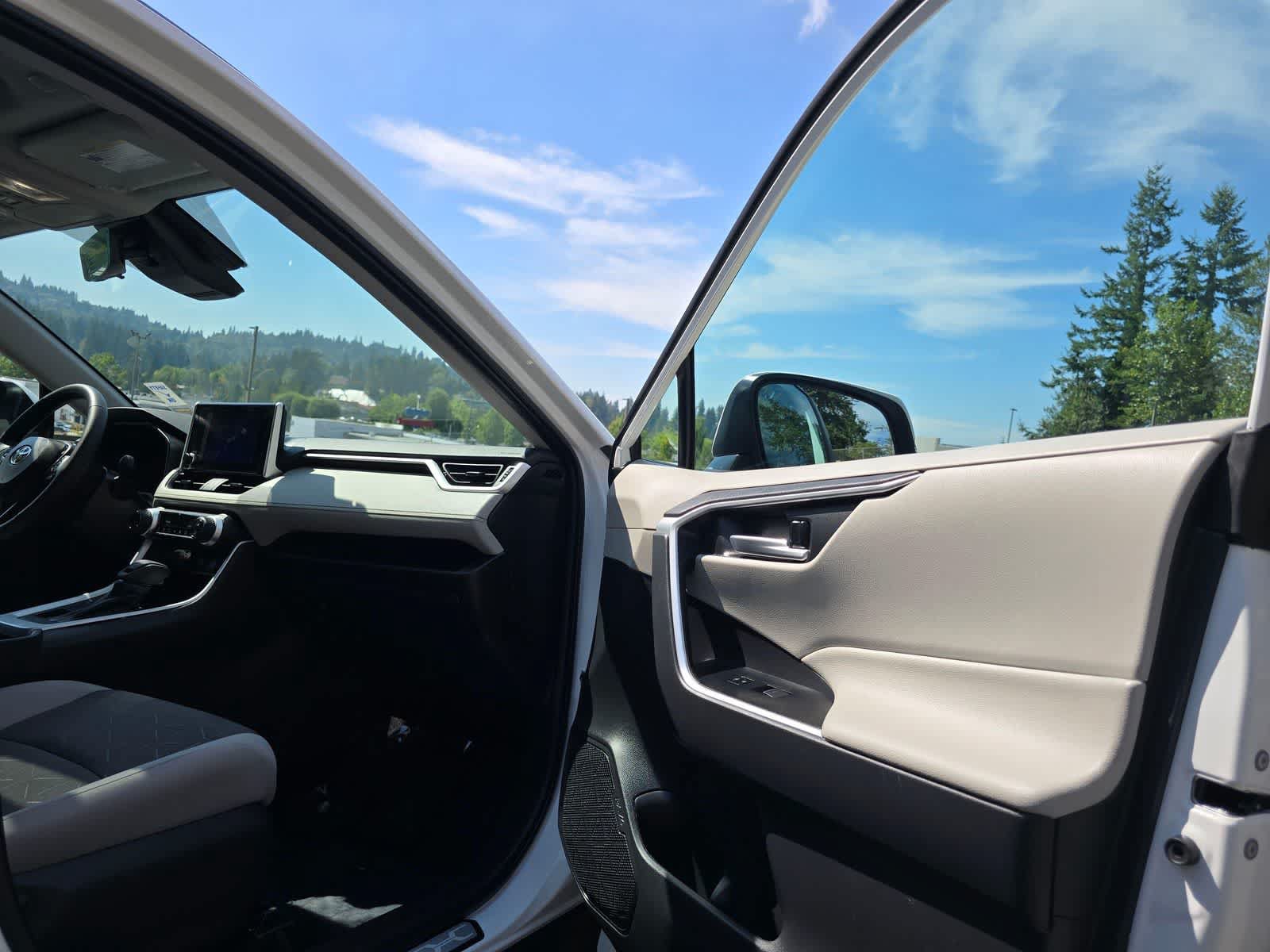 Used 2025 Toyota RAV4 XLE w/ Convenience Package AWD/4WD image 29