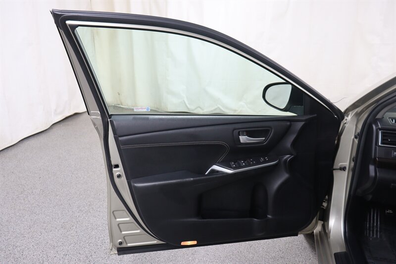 Used 2015 Toyota Camry XLE FWD image 19