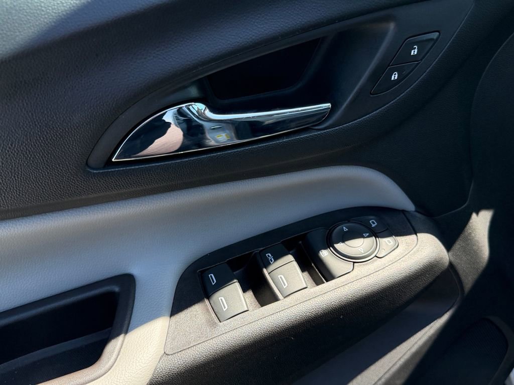 Used 2020 Chevrolet Equinox LT image 11