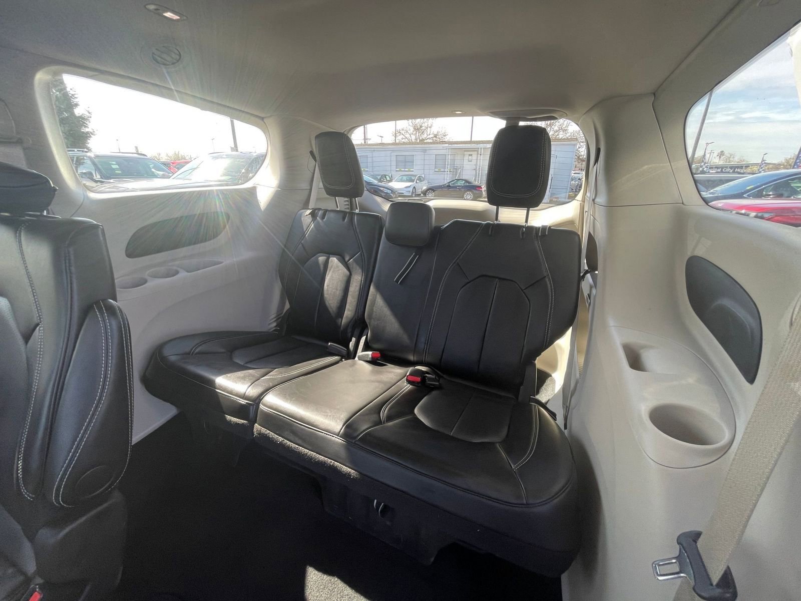 Used 2024 Chrysler Pacifica Touring-L image 24