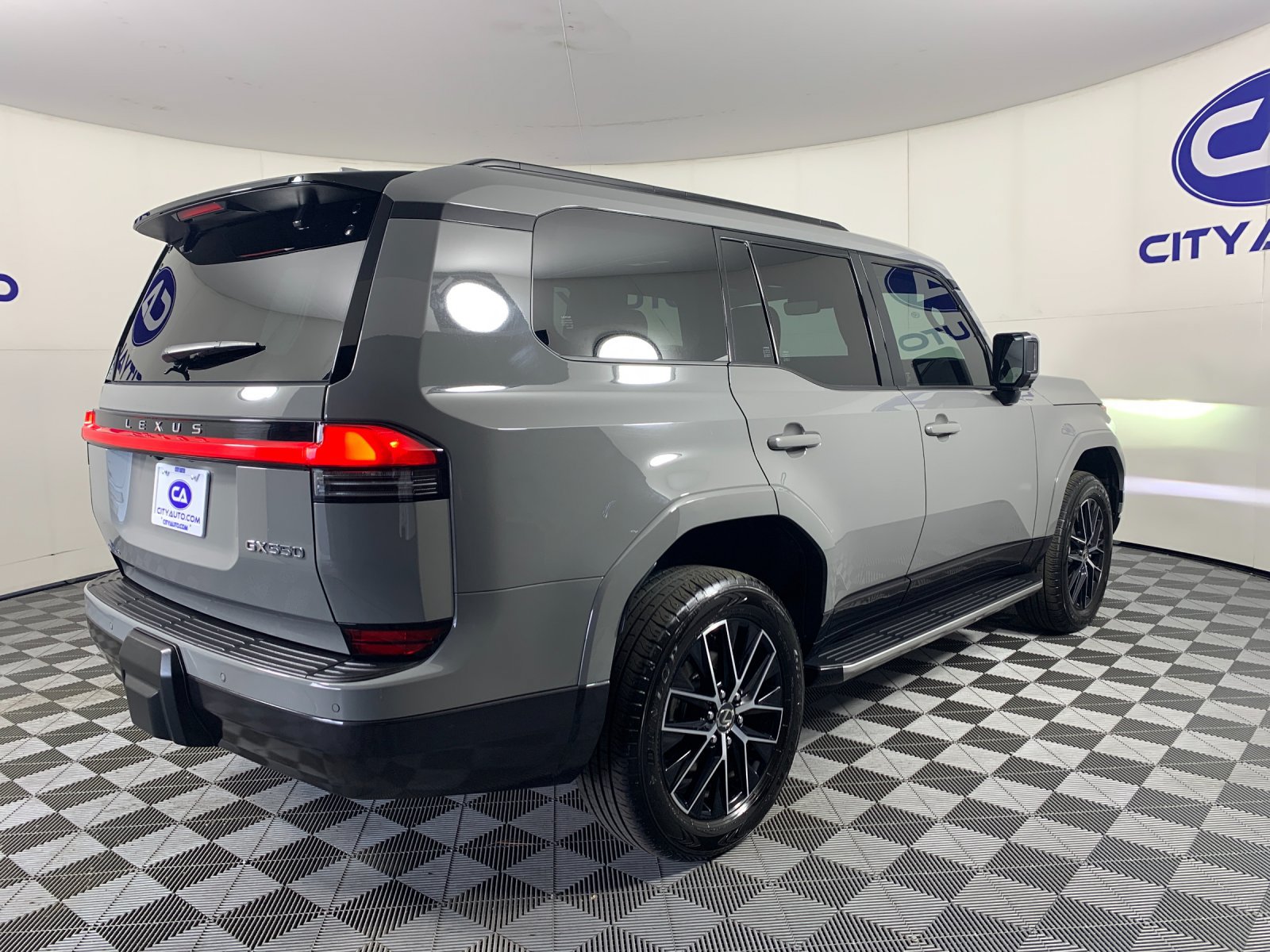 Used 2024 Lexus GX 550 w/ Cold Area Package AWD/4WD image 3